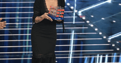 Copertina di Serena Brancale ha indossato l’abito della mamma scomparsa per la finale di Sanremo 2026. Le sue parole