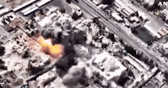 Copertina di Il video del bombardamento che ha distrutto il quartier generale di Khamenei a Teheran