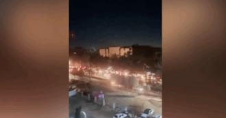 Copertina di Iran, festeggiamenti a Karaj dopo l’annuncio della morte di Khamenei