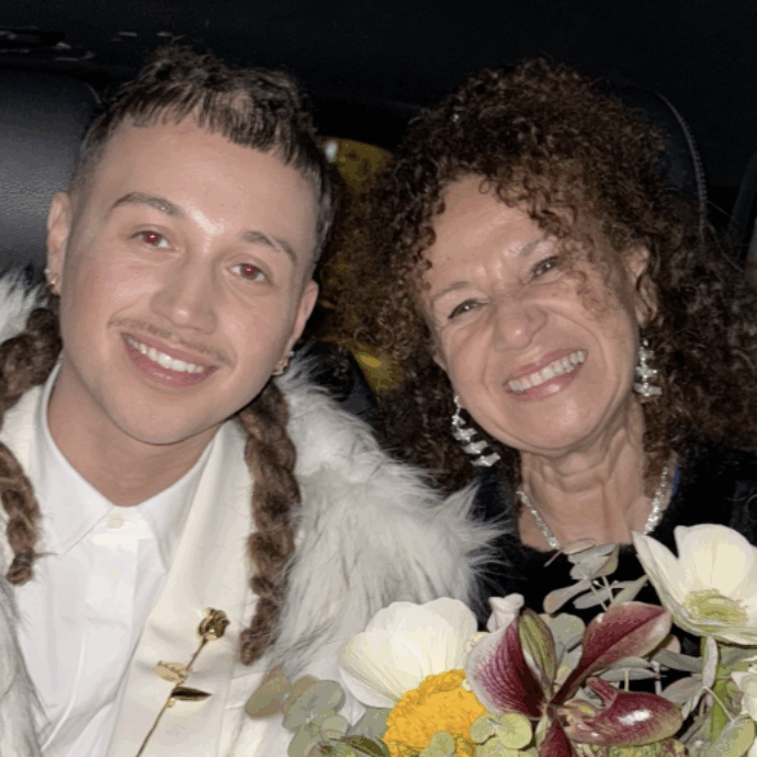 Da “ma chi ca**o è Sayf?” a  idolo di tutte le mamme d’Italia: ecco come il rapper (che sa suonare e cantare bene) ha scalato la classifica di Sanremo 2026