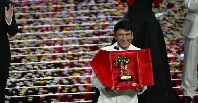 Sanremo 2026, vince Sal Da Vinci con “Per sempre sì”. Carlo Conti incorona Stefano De Martino nuovo conduttore e direttore artistico. Il racconto della Finale