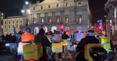 Copertina di “Due euro a consegna e 12 ore in strada tutti i giorni, che vita è?”: a Milano rider in corteo. Usb: “Politica è rimasta a guardare, ora contratti”