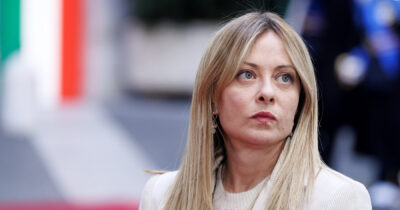 Copertina di “La crisi del diritto internazionale è figlia della guerra in Ucraina”: Meloni collega il conflitto in Iran con l’invasione russa