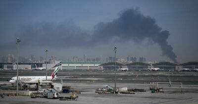 Copertina di Quasi 20 mila gli italiani bloccati nei Paesi del Golfo, trasferiti dall’Oman i primi 127. Nella regione 70mila connazionali