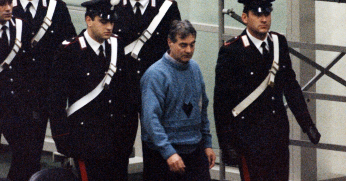 Morto a Milano il boss di Cosa Nostra Nitto Santapaola: era detenuto nel carcere di Opera al 41 bis, aveva 87 anni Morto a Milano il boss di Cosa Nostra Nitto Santapaola: era detenuto nel carcere di Opera al 41 bis, aveva 87 anni