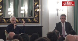 Copertina di “Riforma berlusconiana che ha come padre nobile Licio Gelli”: Travaglio presenta “Perché No – Guida al referendum”