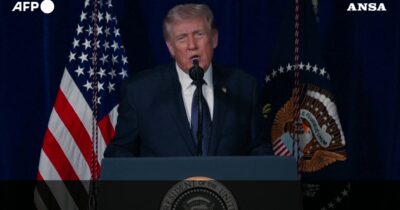 Copertina di Iran, Trump: “Militari Usa uccisi? Ci aspettiamo che accada di nuovo” – Video