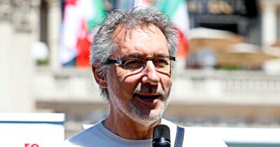 Copertina di Andrea Zorzi, dal volley al teatro: “A mia mamma dissero di abortire. Ecco come è nata la Generazione di fenomeni”