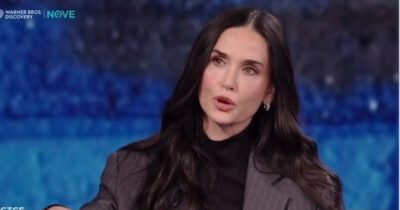 Copertina di “Invecchiare non mi spaventa, quando non ci amiamo abbastanza ci trasformiamo davvero in mostri”: così Demi Moore a “Che tempo che fa”