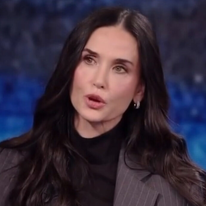 “Invecchiare non mi spaventa, quando non ci amiamo abbastanza ci trasformiamo davvero in mostri”: così Demi Moore a “Che tempo che fa”