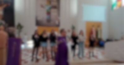 Copertina di Per sempre sì diventa canto da Santa Messa: bambini e parroco si scatenano in chiesa sulle note di Sal Da Vinci