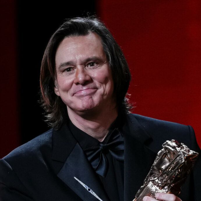 “Quello non è Jim Carrey, ma un suo clone”: la partecipazione dell’attore “irriconoscibile” ai Cesar Awards scatena le teorie complottiste