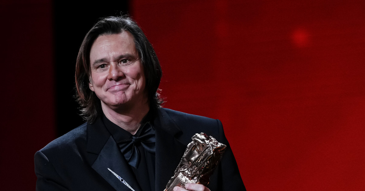 “Quello non è Jim Carrey, ma un suo clone”: la partecipazione dell’attore “irriconoscibile” ai Cesar Awards scatena le teorie complottiste