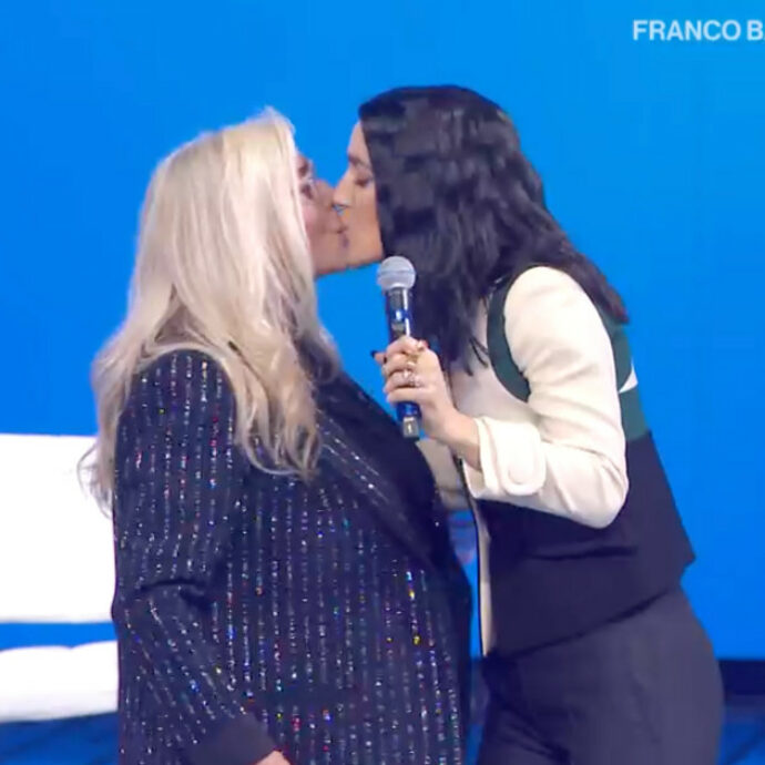 Levante bacia Mara Venier a Domenica In: “Non c’è stata censura, ci sono altre questioni importanti per cui batterci”