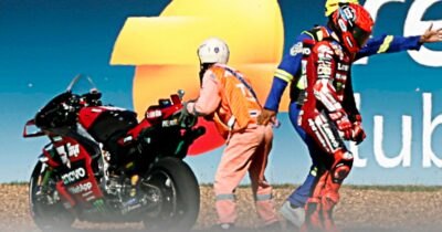 Copertina di Caldo, asfalto e cordoli: così Marquez ha deformato il cerchione della sua Ducati e la gomma è esplosa