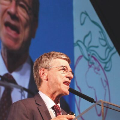 Copertina di Attacco all’Iran, l’economista Jeffrey Sachs: “Manovre oscure dietro la guerra per egemonia mondiale e petrolio”