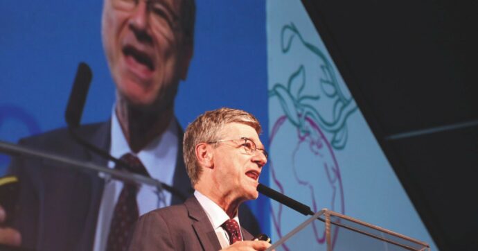 Attacco all’Iran, l’economista Jeffrey Sachs: “Manovre oscure dietro la guerra per egemonia mondiale e petrolio”