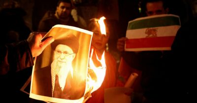 Copertina di Intervista alla scrittrice Mahsa Mohebali: “In Iran dobbiamo iniziare a lavorare fin da ora per una Repubblica democratica”