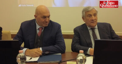 Copertina di Iran, Crosetto infastidito dalle domande dei cronisti: “Ma che livello avete raggiunto?”