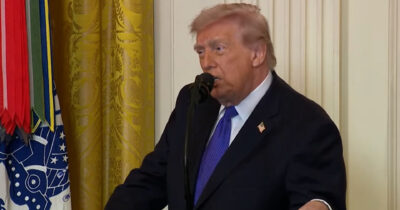 Copertina di Trump ribadisce: “I missili iraniani potevano colpire l’Europa e raggiungere gli Usa”. E sui tempi della guerra: “Avanti fino a quando sarà necessario”