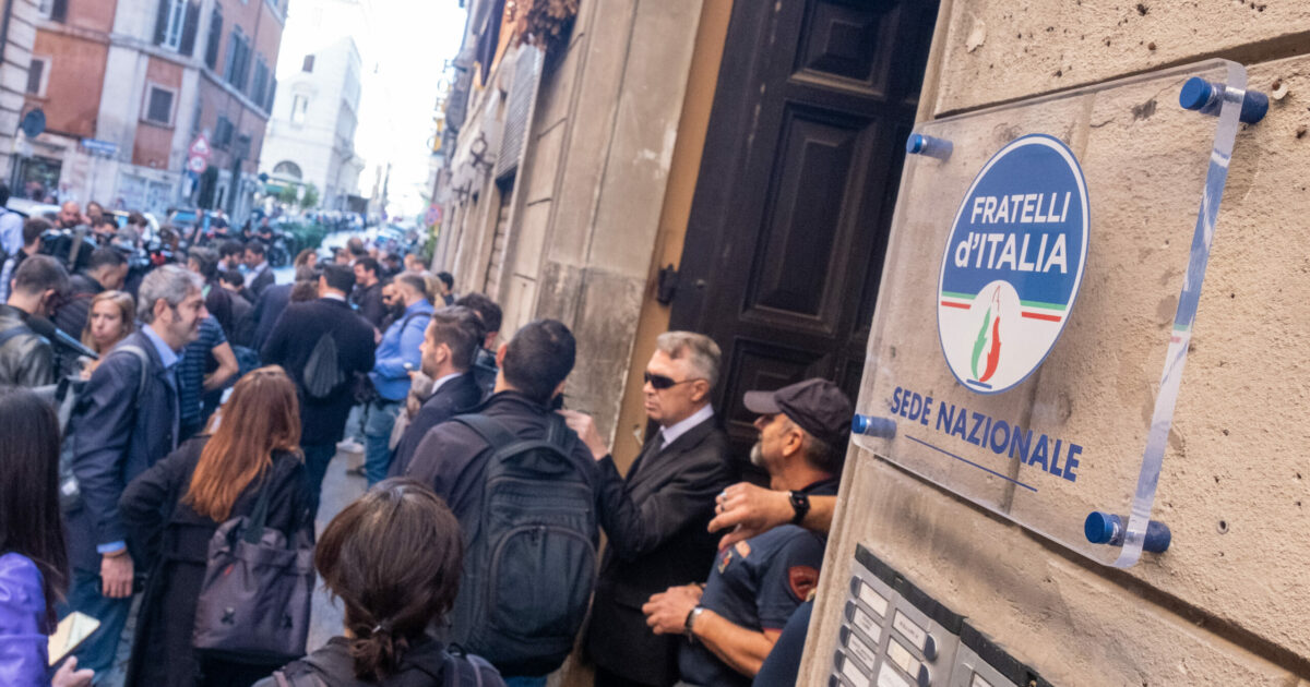 allarme bomba nella sede di fratelli d8217italia in via della scrofa evacuato il palazzo da Ilfattoquotidiano.it allarme bomba nella sede di fratelli d8217italia in via della scrofa evacuato il palazzo