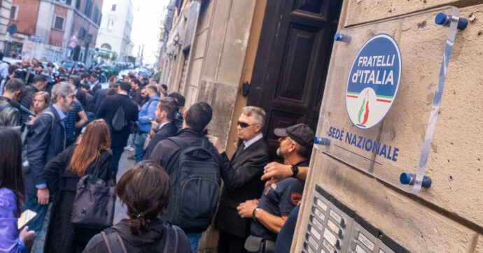 Allarme bomba nella sede di Fratelli d’Italia in via della Scrofa: evacuato il palazzo