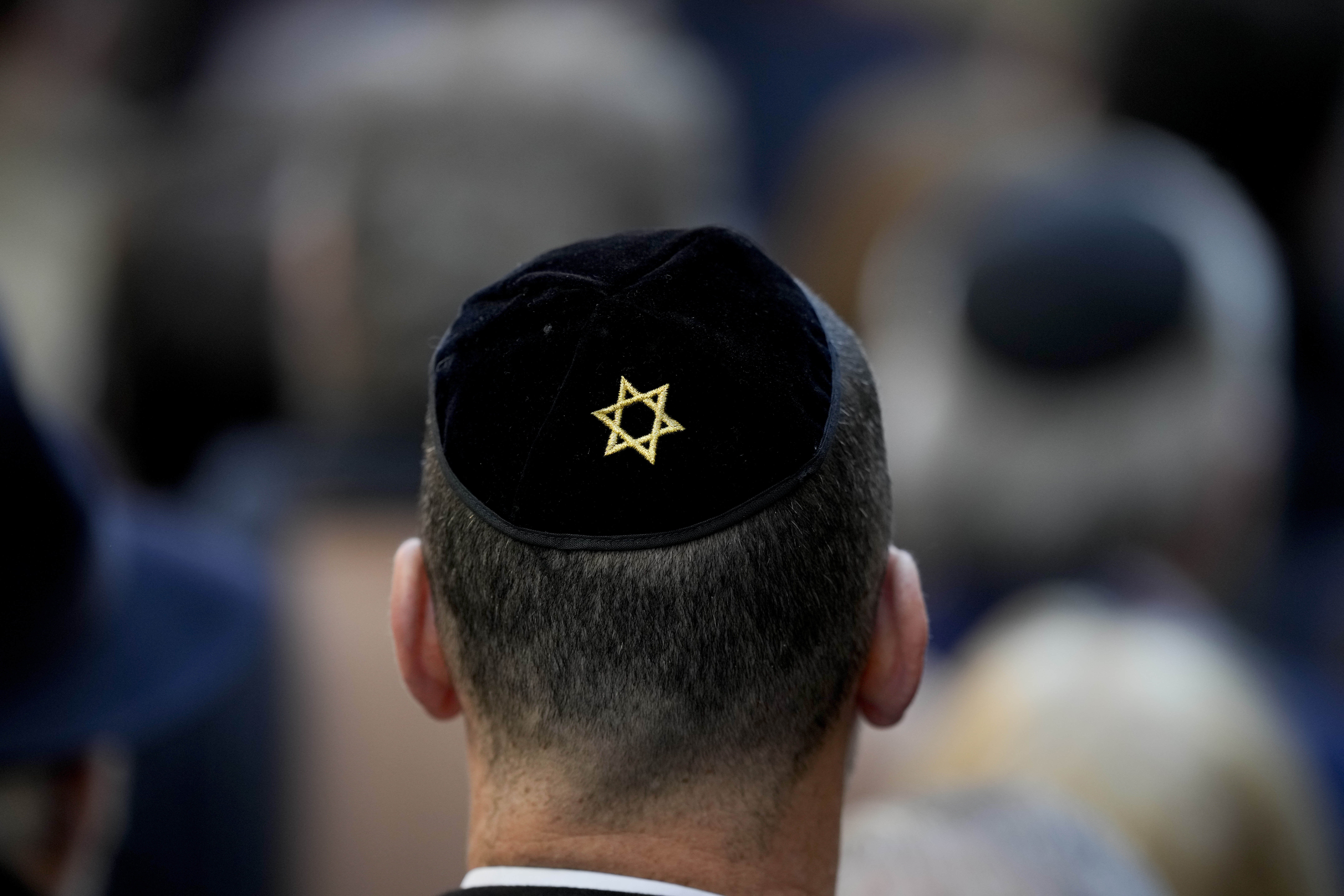 aggressione antisemita a milano due turisti argentini aggrediti perch233 indossavano la kippah