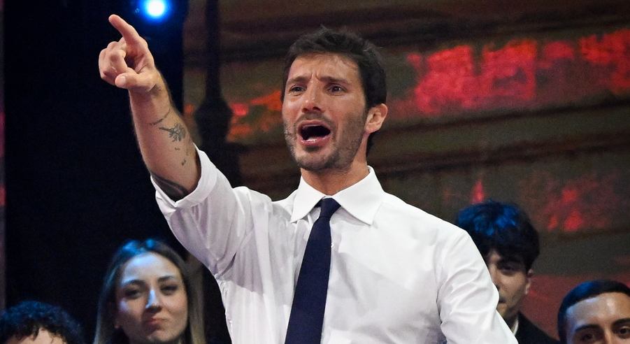 sto gi224 pedalando e studiando per sanremo 2027 ci sono molte cose da fare il gesto di carlo conti lo terr242 sempre nel cuore cos236 stefano de martino al tg1