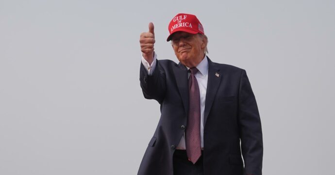 “Missione compiuta”, tutte le volte che Trump ha sferrato attacchi proclamando la vittoria ma senza sconfiggere il nemico