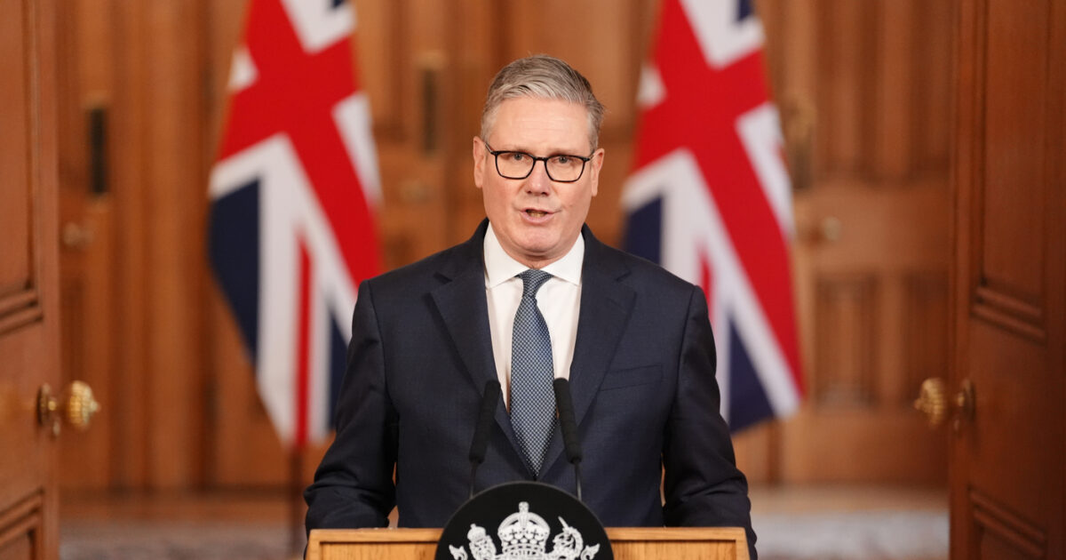 il regno unito manda i rinforzi a cipro una nave ed elicotteri anti drone