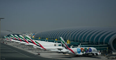 Copertina di Guerra in Iran, cancellati già oltre 12.300 voli: è la più grande interruzione del trasporto aereo dai tempi del Covid