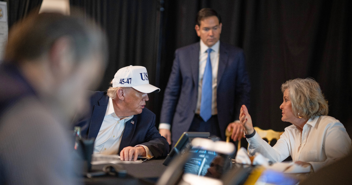 attacco all8217iran la situation room a mar a lago di l224 gli ospiti con i cocktail nella sala operativa l8217ok ai raid contro teheran