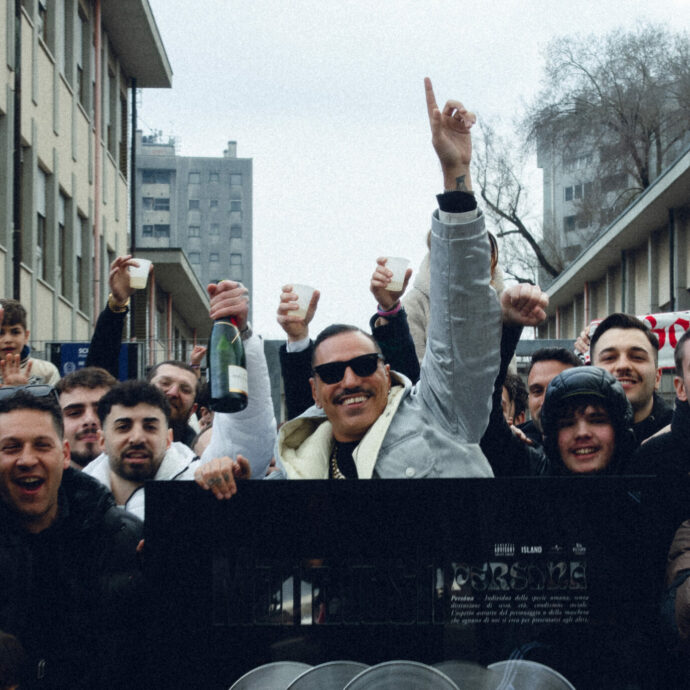 “Il 18 aprile ci vediamo in Barona per Marra Block Party”: Marracash festeggia il disco di diamante (oltre 500mila copie vendute) per l’album “Persona” – IL VIDEO