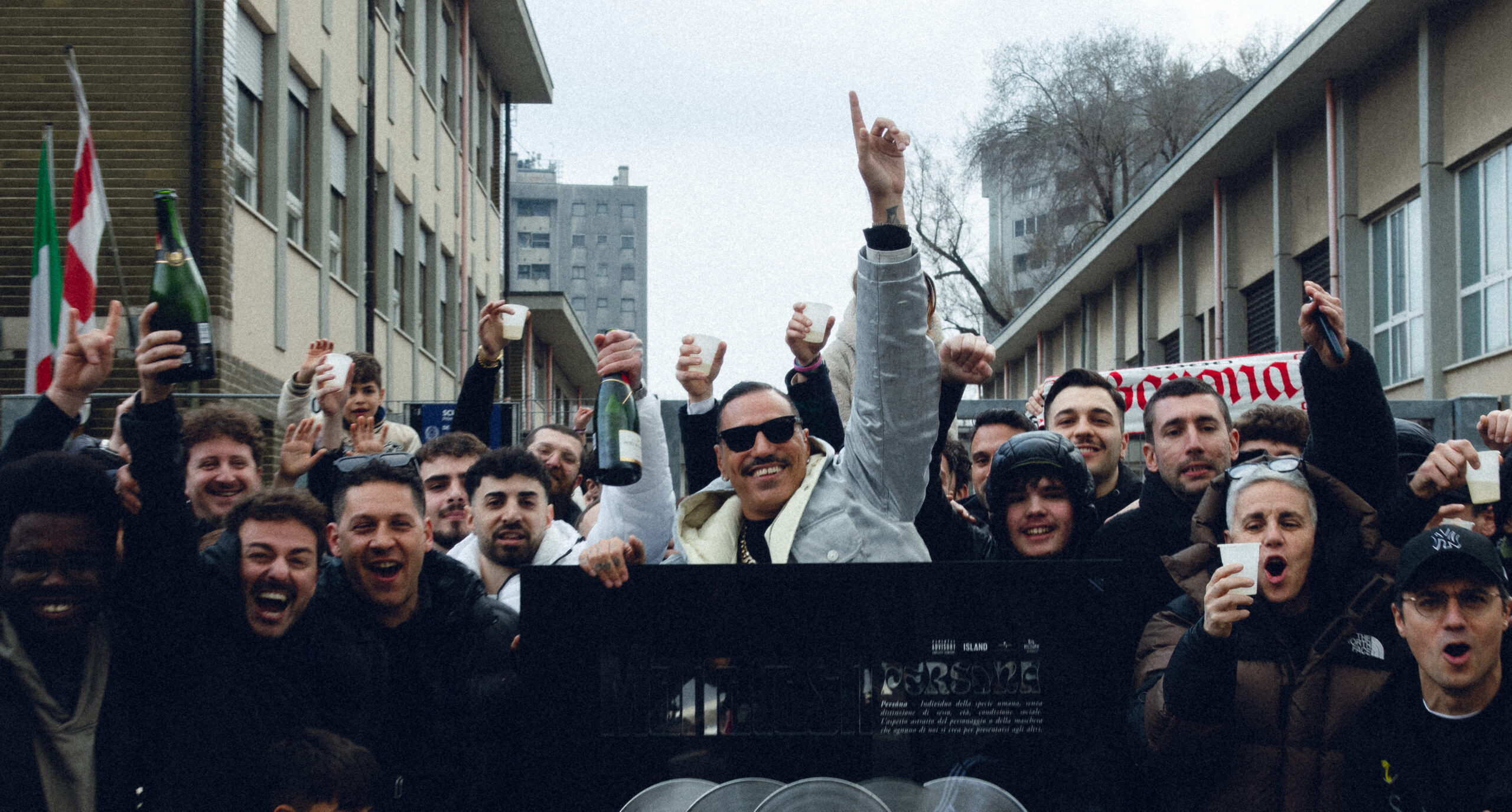 il 18 aprile ci vediamo in barona per marra block party marracash festeggia il disco di diamante oltre 500mila copie vendute per l8217album persona 8211 il video da Ilfattoquotidiano.it il 18 aprile ci vediamo in barona per marra block party marracash festeggia il disco di diamante oltre 500mila copie vendute per l8217album persona 8211 il video