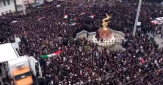 Copertina di Iran, folla ai funerali delle 165 bambine della scuola di Minab uccise da un raid