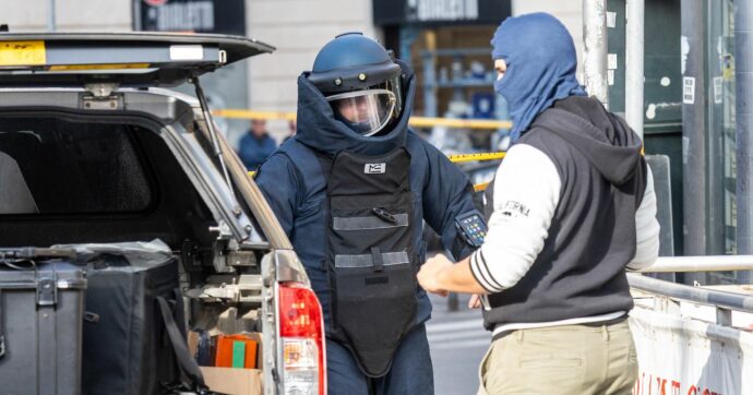 Allarme vicino a Palazzo Chigi per un trolley sospetto: strada chiusa per l’intervento degli artificieri