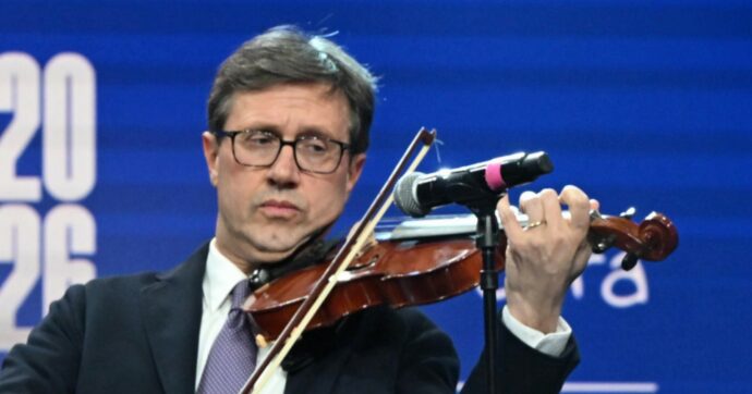 Il Pd pensa ai violini: spot sui social  e convegni per farli portare in aereo