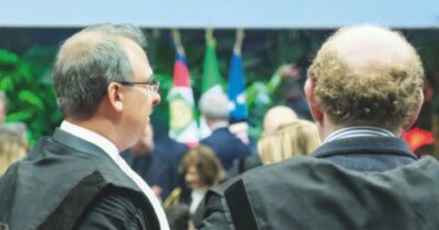 Copertina di “Voti No? Vattene” Le Camere penali fanno dimettere gli anti-Riforma