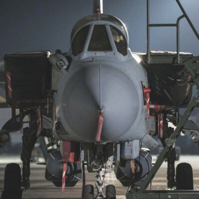 Copertina di Attacco all’Iran. Cipro, prove di articolo 42 del Trattato sull’Ue: Macron invia navi e jet