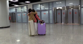 Copertina di Iran, rientrati i primi italiani bloccati in Oman ed Emirati Arabi: “Ho avuto paura di morire, era la prima volta che sentivo bombardare”