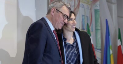 Copertina di Referendum, Schlein e Landini insieme per il No: “Solo magistrati indipendenti difendono la legge anche di fronte alle multinazionali che sfruttano i rider”