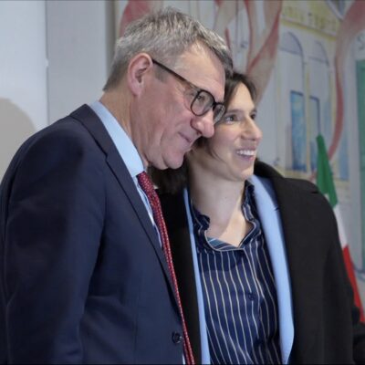 Copertina di Schlein e Landini insieme per il No: “Solo magistrati indipendenti difendono la legge anche di fronte alle multinazionali che sfruttano i rider”