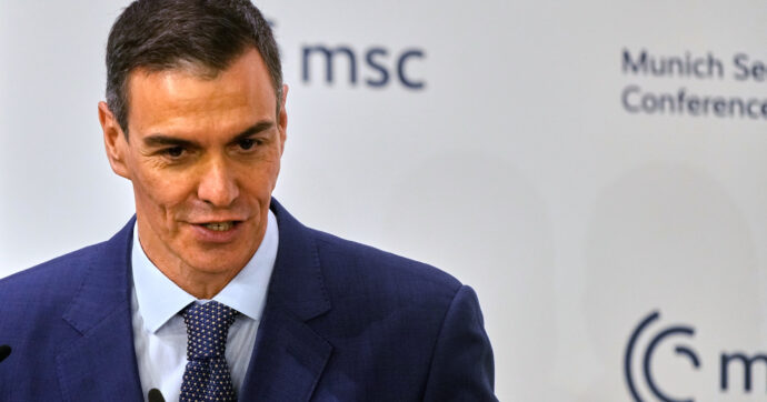 Sánchez fedele alla linea sfida Usa e Ue. Dalle armi al Venezuela, tutti i ‘No’ prima dello scontro con Trump sulle basi per attaccare l’Iran