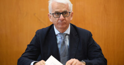 Copertina di Scandalo Palamara, il colpo di spugna definitivo: Cosimo Ferri torna giudice a Roma grazie alla politica. Il centrodestra lo salvò dalla radiazione