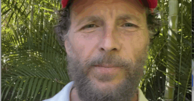 Copertina di “La mia band è in giro per gli aeroporti. Ci stiamo organizzando per affittare gli strumenti”: Jovanotti sul caos degli scali bloccati in Medioriente