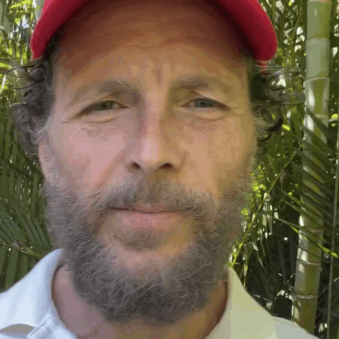 “La mia band è in giro per gli aeroporti. Ci stiamo organizzando per affittare gli strumenti”: Jovanotti sul caos degli scali bloccati in Medioriente