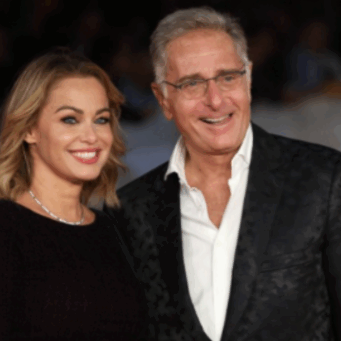 Paolo Bonolis e Sonia Bruganelli alla partita del figlio Davide insieme ad Angelo Madonia: legame saldo nonostante “l’Uragano” di Lucio Presta