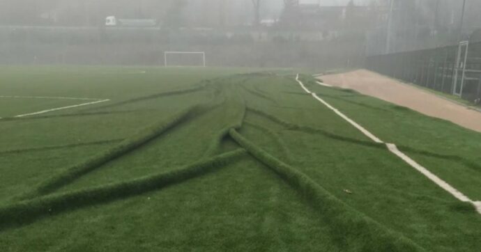 Il ministro Nordio con l’elicottero della Finanza per il tour referendario. Il velivolo atterra sul campo da calcio e lo rovina: chiuso