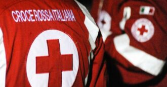 Copertina di Autista della Croce Rossa indagato per l’omicidio di 5 anziani: ipotesi rapporti con un’agenzia funebre