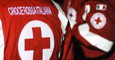 Copertina di Autista della Croce Rossa indagato per l’omicidio di 5 anziani: ipotesi rapporti con un’agenzia funebre